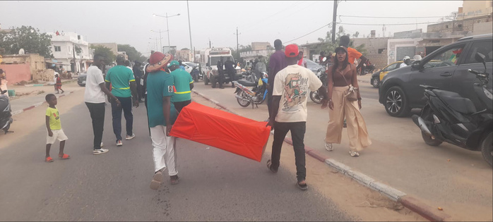 Thiès- rassemblement pour la reprise des travaux du canal de Nguinth: les maires empêchés de prendre la parole, le pupitre emporté... Thiès- rassemblement pour la reprise des travaux du canal de Nguinth: les maires empêchés de prendre la parole, le pupitre emporté...