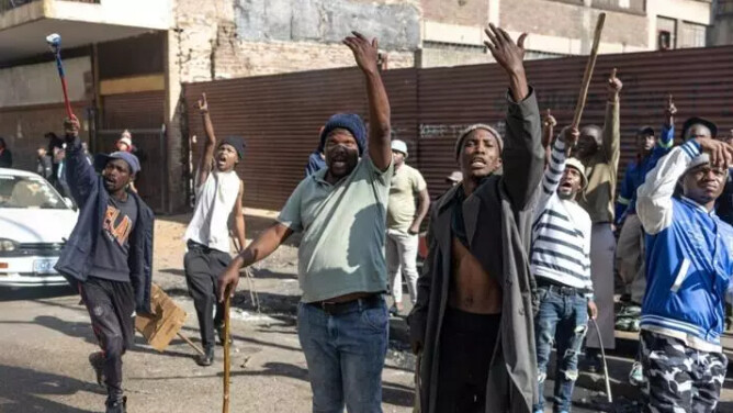 Manifestations anti-immigration en Afrique du Sud: le Nigeria envisage de demander des réparations