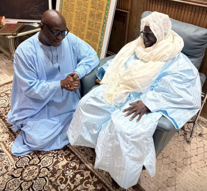 TOUBA- Le ministre de l’intérieur Mouhamadou Makhtar Cissé  en visite nocturne chez Serigne Mountakha Mbacké