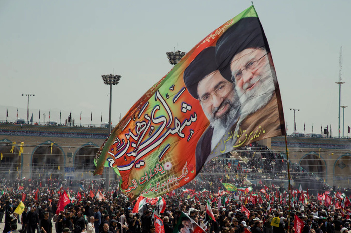 Le guide suprême iranien absent aux funérailles de son père Le guide suprême iranien absent aux funérailles de son père