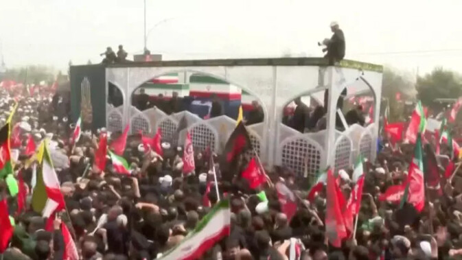 Iran: une marée humaine dans la ville sainte de Qom au quatrième jour des obsèques d'Ali Khamenei