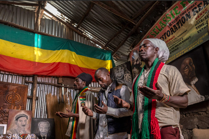 Au nom de la liberté de culte, les rastas du Kenya espèrent bientôt pouvoir fumer légalement du cannabis