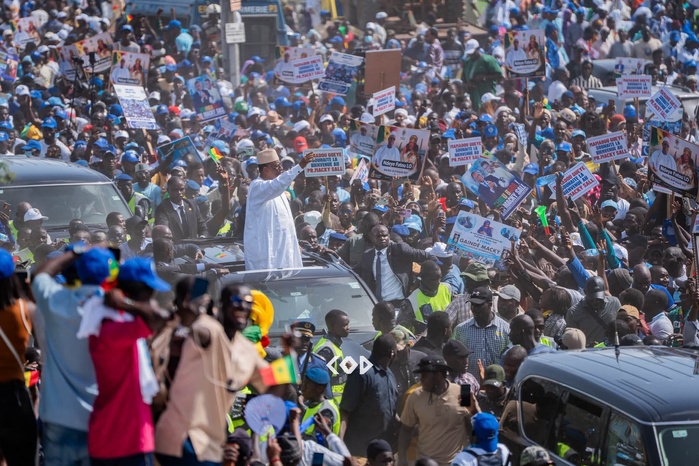 Retour de Macky Sall : des centaines de milliers de Sénégalais mobilisés pour accueillir l’ancien président