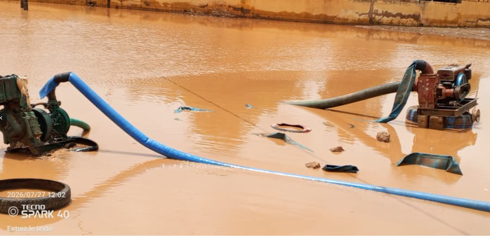 Inondations à Linguère : le maire déploie un dispositif d'évacuation des eaux pour soulager les populations Inondations à Linguère : le maire déploie un dispositif d'évacuation des eaux pour soulager les populations