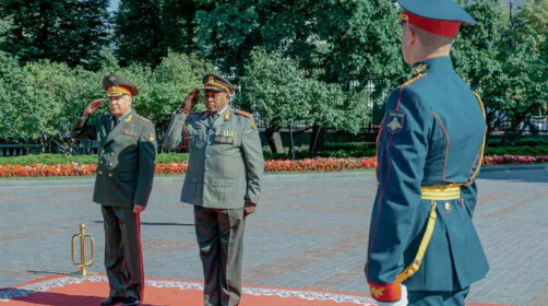 Afrique du Sud: la visite du chef de l'armée en Russie crée la controverse