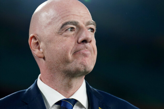 Une somme à six chiffres: l’UEFA confirme avoir payé des “indemnités” à une employée liée à Infantino