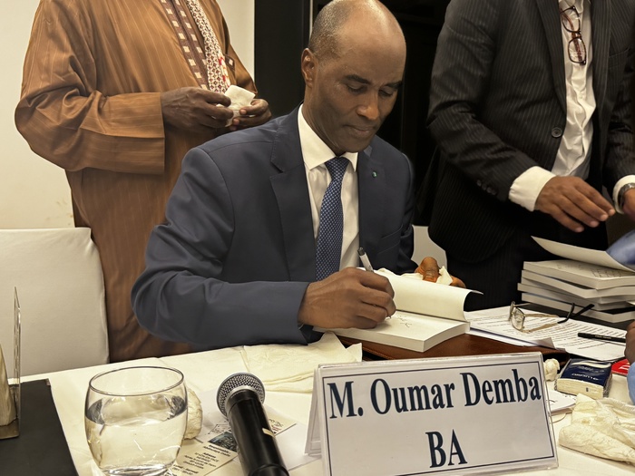 Publication de l’ouvrage « Les mots qui façonnent le monde : Discours et diplomatie » : L’auteur Oumar Demba Bâ explique le sens de sa production Publication de l’ouvrage « Les mots qui façonnent le monde : Discours et diplomatie » : L’auteur Oumar Demba Bâ explique le sens de sa production