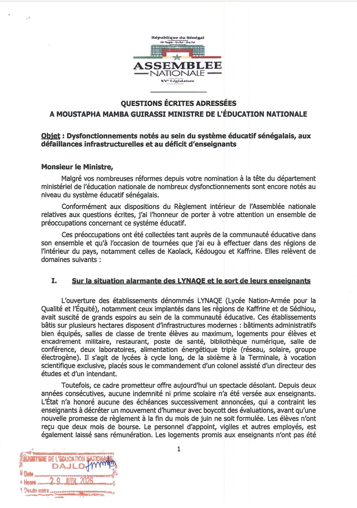 Éducation nationale : Mbaye Dione interpelle Moustapha Guirassy sur les LYNAQE, l’anglais à l’élémentaire, les chantiers scolaires inachevés, primes impayées et les classes surchargées
