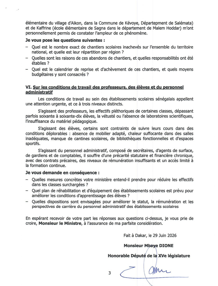 Éducation nationale : Mbaye Dione interpelle Moustapha Guirassy sur les LYNAQE, l’anglais à l’élémentaire, les chantiers scolaires inachevés, primes impayées et les classes surchargées