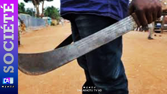 Rixe sanglante à Yeumbeul-Sud : après avoir poignardé un frère, un jeune homme s’en prend à un second qui riposte à la machette Rixe sanglante à Yeumbeul-Sud : après avoir poignardé un frère, un jeune homme s’en prend à un second qui riposte à la machette