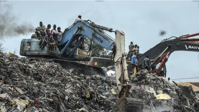 Guinée: un éboulement fait au moins 31 morts dans une décharge à Conakry Guinée: un éboulement fait au moins 31 morts dans une décharge à Conakry