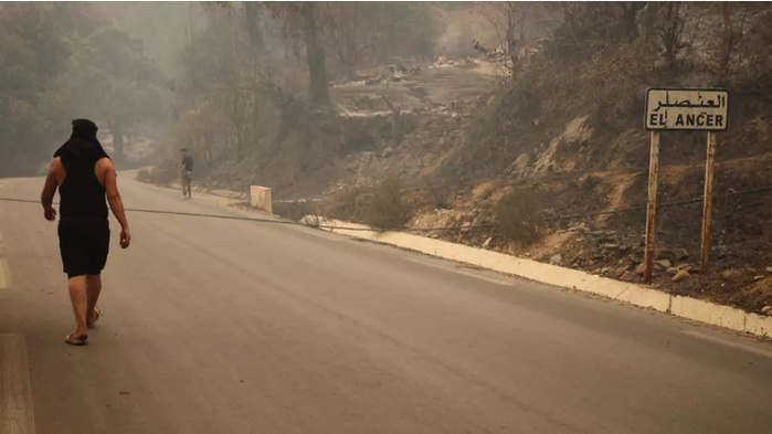 Incendies en Algérie: les autorités déclarent trois jours de deuil national