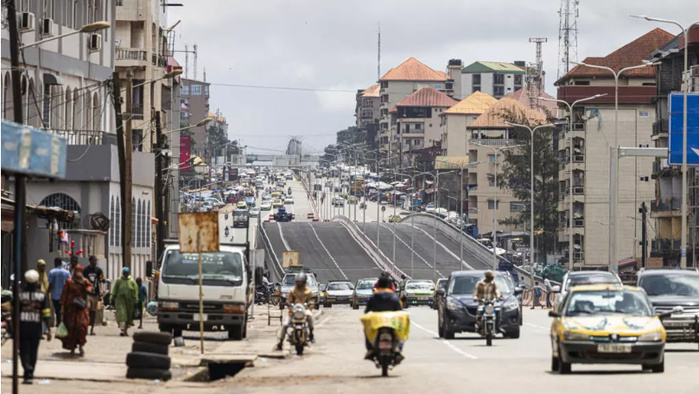 Fosse commune découverte en Guinée: des associations de défense des droits humains «exigent» une enquête transparente Fosse commune découverte en Guinée: des associations de défense des droits humains «exigent» une enquête transparente