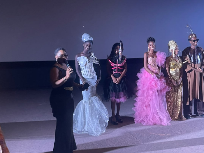 De Jololi à Prince Arts: le "Contrat" raconte l'histoire à la nouvelle génération De Jololi à Prince Arts: le "Contrat" raconte l'histoire à la nouvelle génération