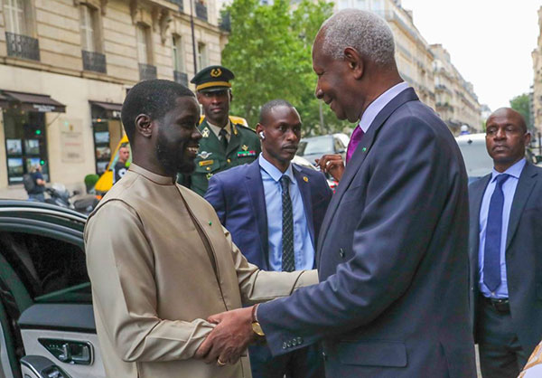 Le Président Bassirou Diomaye Faye adresse ses vœux à Abdou Diouf pour ses 91 ans