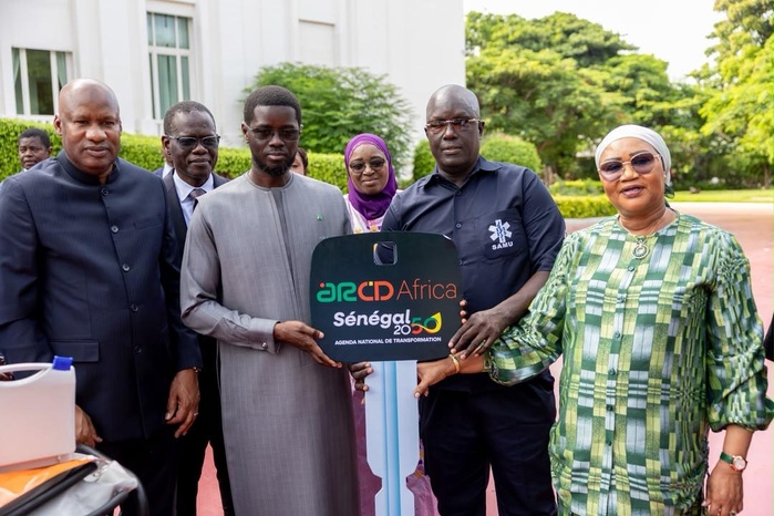 SANTÉ : 153 ambulances montées et équipées au Sénégal réceptionnées par le chef de l’État SANTÉ : 153 ambulances montées et équipées au Sénégal réceptionnées par le chef de l’État