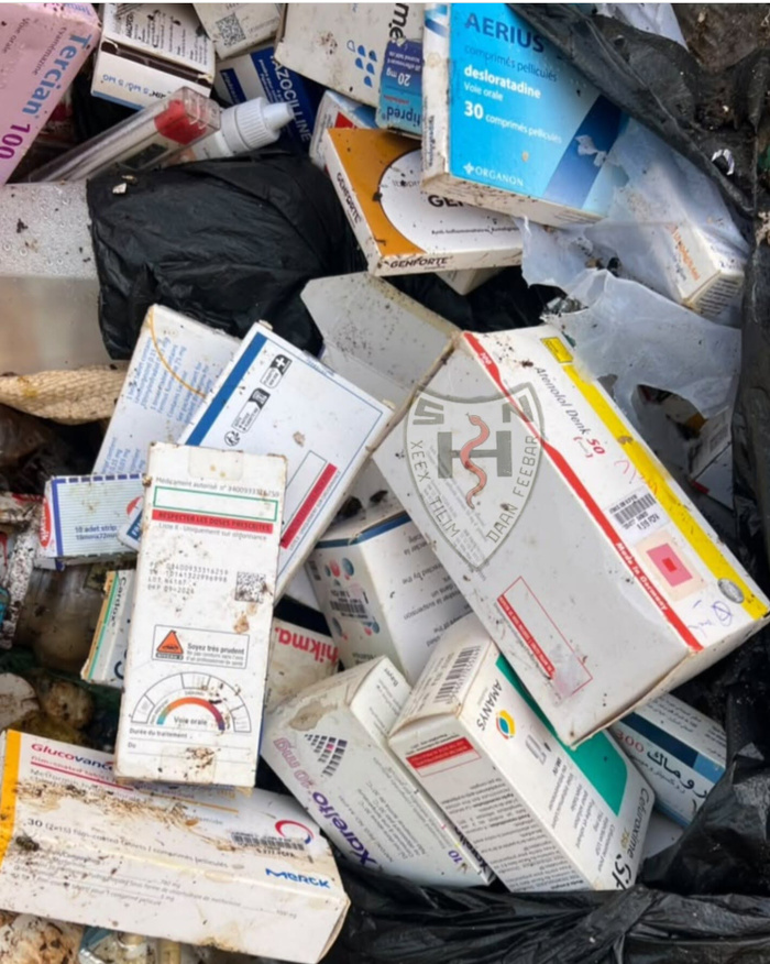Guédiawaye : 15 tonnes de produits périmés d’une valeur de 22 millions de FCFA détruites Guédiawaye : 15 tonnes de produits périmés d’une valeur de 22 millions de FCFA détruites
