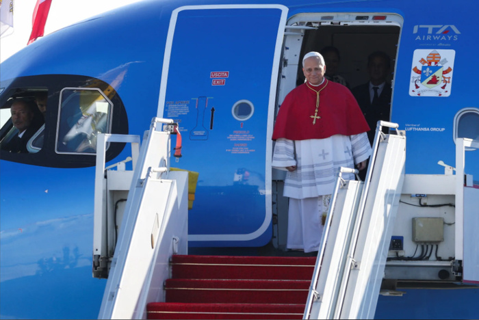 Le pape Léon XIV est arrivé en France Le pape Léon XIV est arrivé en France