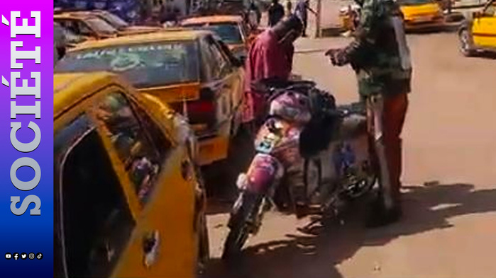Kaolack : un taxi percute une moto, le chauffeur rattrapé après sa fuite Kaolack : un taxi percute une moto, le chauffeur rattrapé après sa fuite