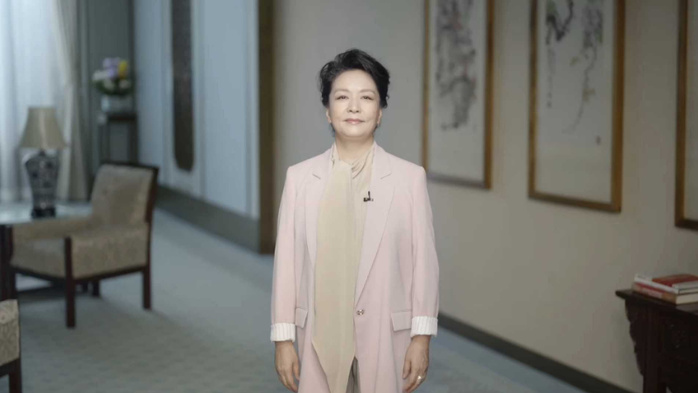 Peng Liyuan appelle la communauté internationale à promouvoir l'éducation des femmes pour un accès aux technologies numériques et intelligentes