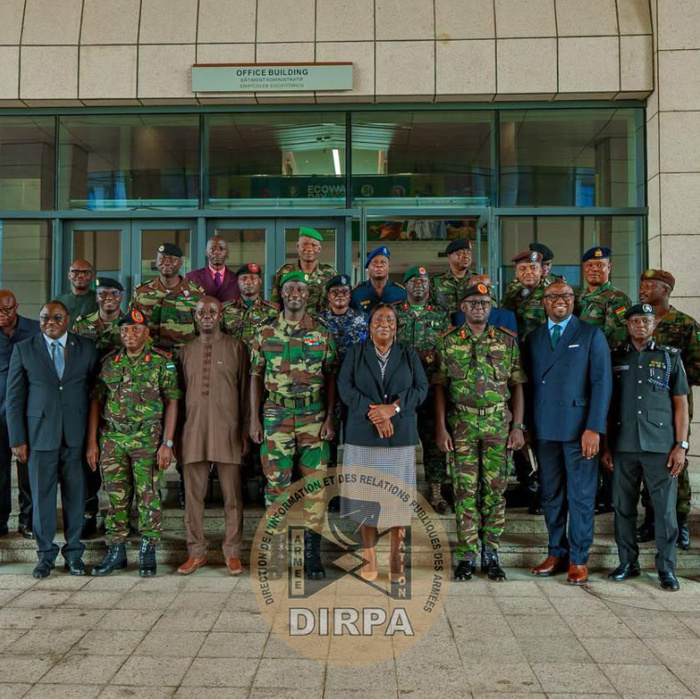 CEDEAO : le vice-amiral d’escadre Oumar Wade prend la tête du Comité des chefs d’état-major de la Défense CEDEAO : le vice-amiral d’escadre Oumar Wade prend la tête du Comité des chefs d’état-major de la Défense