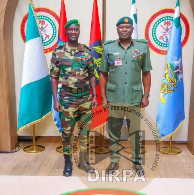 CEDEAO : le vice-amiral d’escadre Oumar Wade prend la tête du Comité des chefs d’état-major de la Défense CEDEAO : le vice-amiral d’escadre Oumar Wade prend la tête du Comité des chefs d’état-major de la Défense