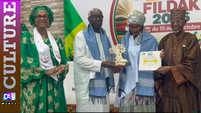 Fildak : la journaliste Astou Mbène Thioub distinguée pour son engagement auprès des enfants et des livres Fildak : la journaliste Astou Mbène Thioub distinguée pour son engagement auprès des enfants et des livres