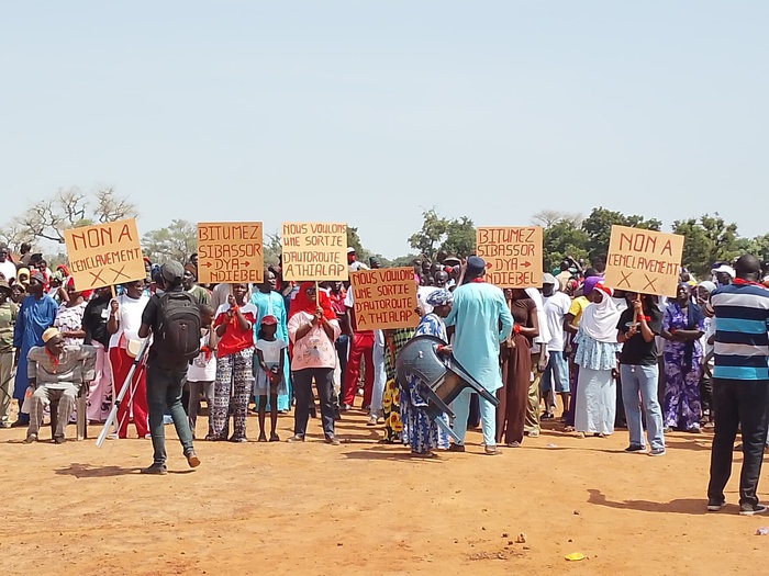 Arrondissement de Ngothie : Les populations de Dya, Sibassor et Ndiébél dans la rue pour réclamer une sortie d'autoroute pour désenclaver leurs communes
