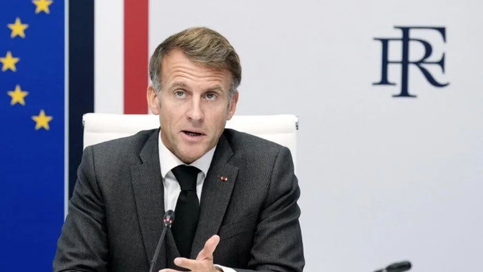 Colère sociale en France: Emmanuel Macron reçoit les lycéens et va à la rencontre des forces de l'ordre