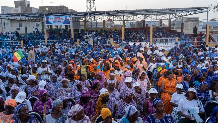 LOUGA – Kiiraay bat le rappel des troupes dans la capitale du Ndiambour et déclare avoir bouleversé la hiérarchie