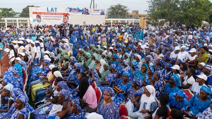 LOUGA – Kiiraay bat le rappel des troupes dans la capitale du Ndiambour et déclare avoir bouleversé la hiérarchie