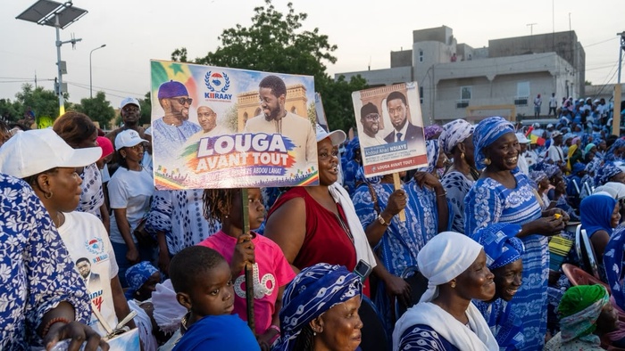 LOUGA – Kiiraay bat le rappel des troupes dans la capitale du Ndiambour et déclare avoir bouleversé la hiérarchie LOUGA – Kiiraay bat le rappel des troupes dans la capitale du Ndiambour et déclare avoir bouleversé la hiérarchie