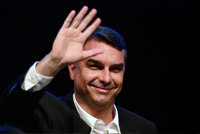 Flavio Bolsonaro a fui le Brésil pour l’Équateur