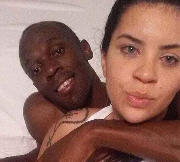 JO 2016: Usain Bolt dans les bras d'une étudiante pour fêter son triplé olympique?