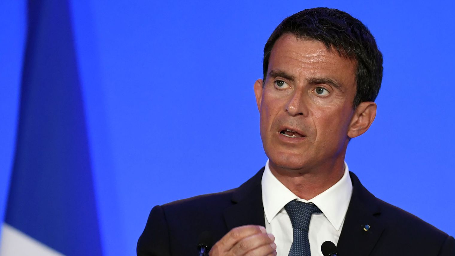 Valls toujours opposé au burkini après la décision du Conseil d'État