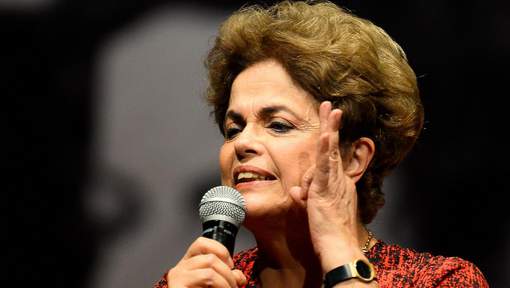 Dilma Rousseff arrive au Sénat pour se défendre