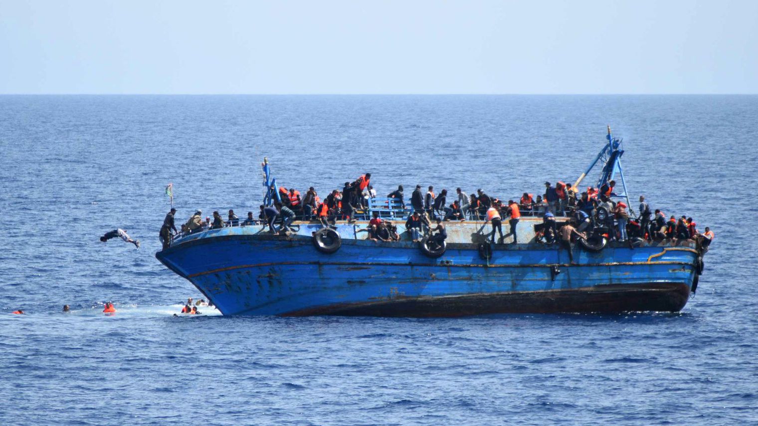 Près de 6500 migrants secourus en une journée au large de la Libye ...