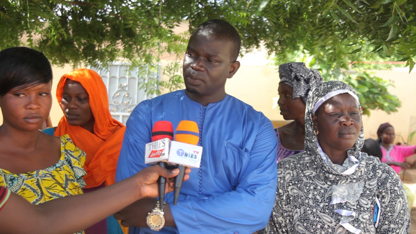 Abdoul Aziz Mbaye, conseiller en NTIC du Chef de l’Etat offre des denrées alimentaires aux populations de Keur Modou Ndiaye, Keur Saïb…