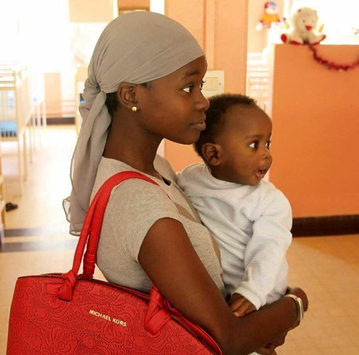 Sophie Guèye, la "mère Thérésa" avant l'heure! Elle mérite d’être soutenue dans son combat. Dakaractu endosse son combat pour soulager les enfants! Un bel exemple d'humanisme