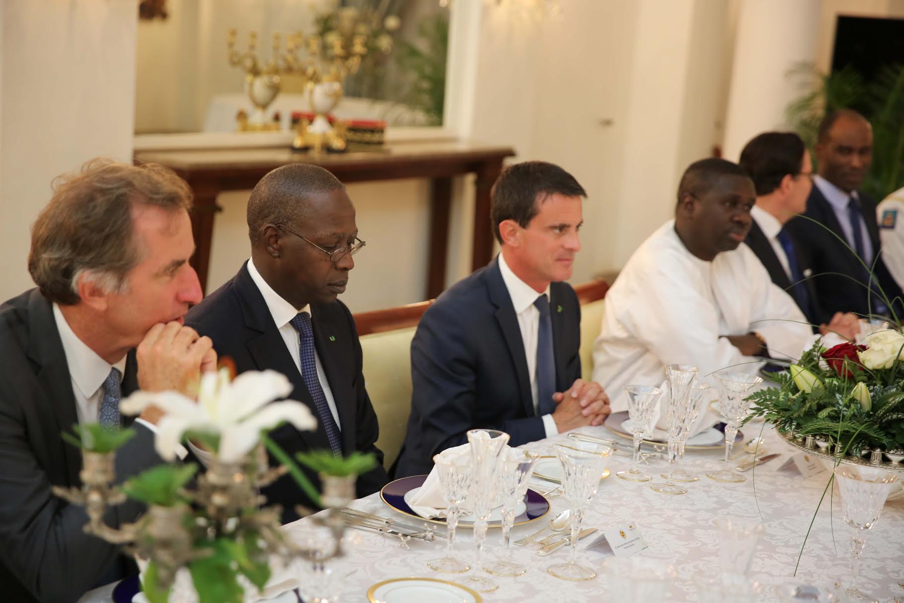 DÉCORATION : Le Premier ministre Français Manuel Valls élevé à la dignité du Grand croix dans l'ordre du mérite