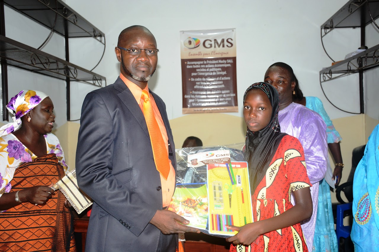 ​Maïmouna NDOYE SECK Présidente du GMS offre  200 lots de fournitures scolaires…