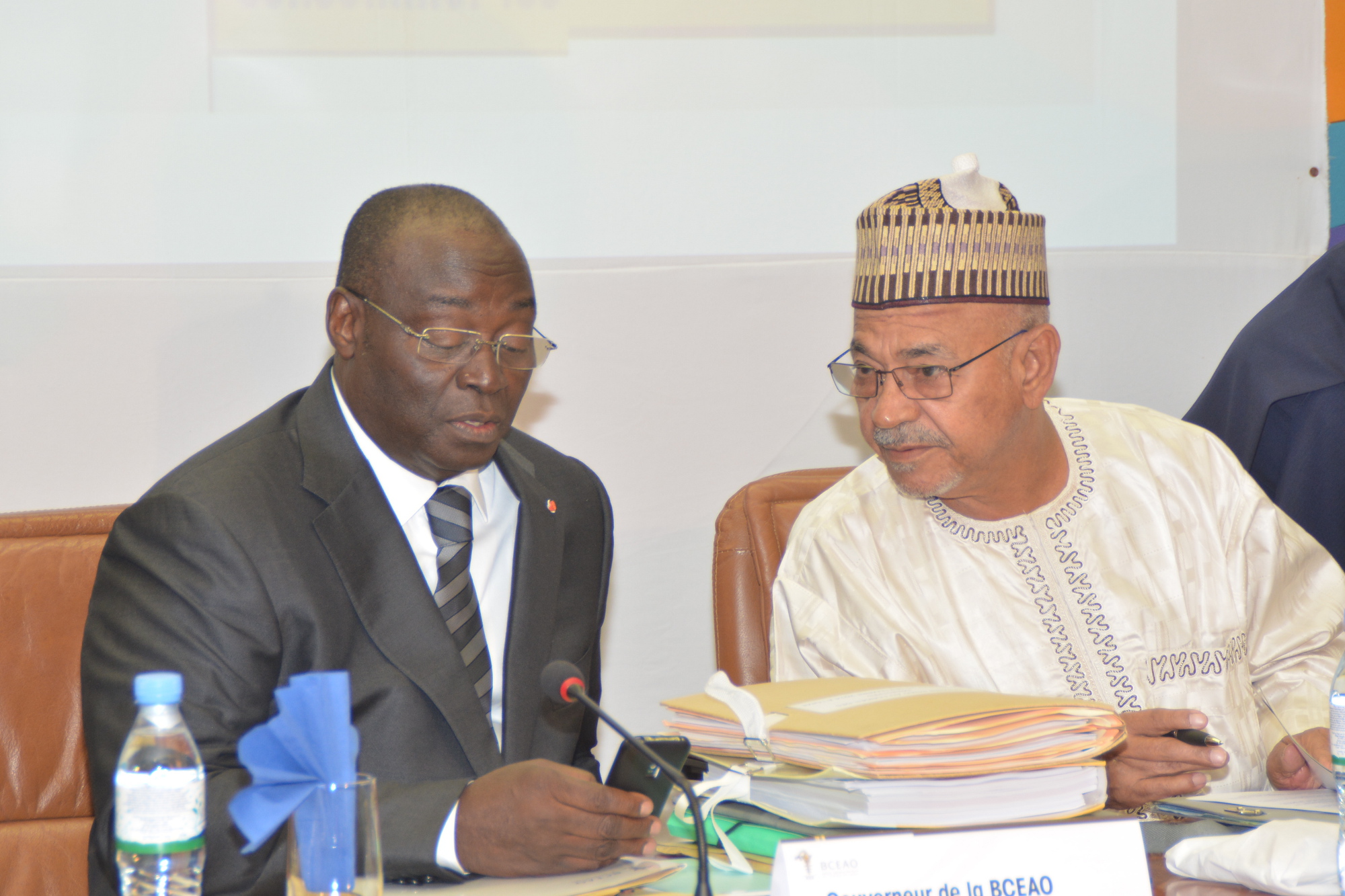 L’Ivoirien Tiémoko Meyliet Koné (à gauche) est le gouverneur de la BCEAO depuis 2011. Photo BCEAO