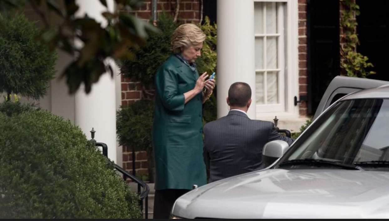Présidentielle américaine : Hillary Clinton rattrapée par l'affaire des emails