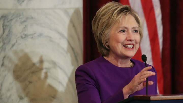 Hillary Clinton estime que "les fausses informations" menacent la démocratie