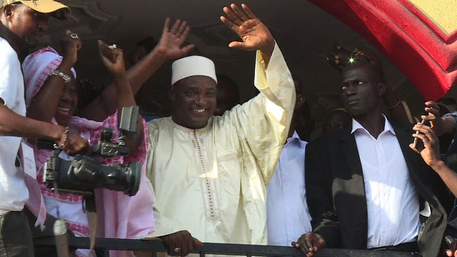 GAMBIE : Le président élu, Adama Barrow, appelle à « descendre dans les rues aujourd’hui même »