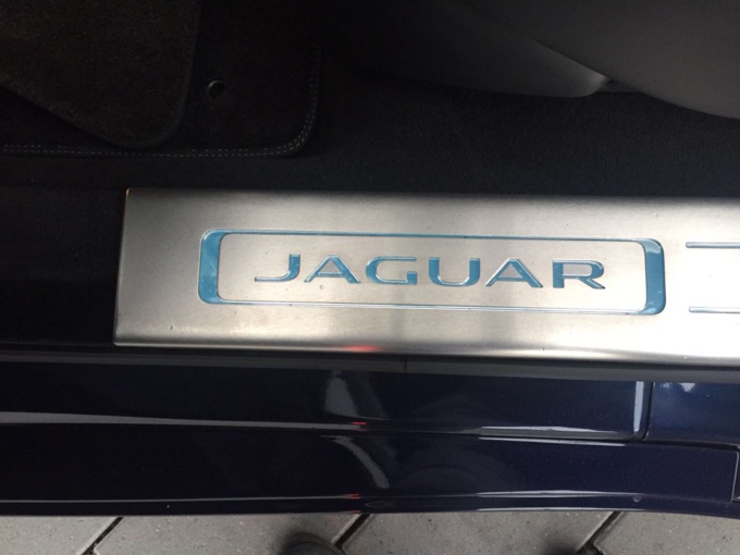 Les images de la nouvelle voiture de Cheikh Béthio Thioune : Une Jaguar XJL offerte par ses "Thiantacones"