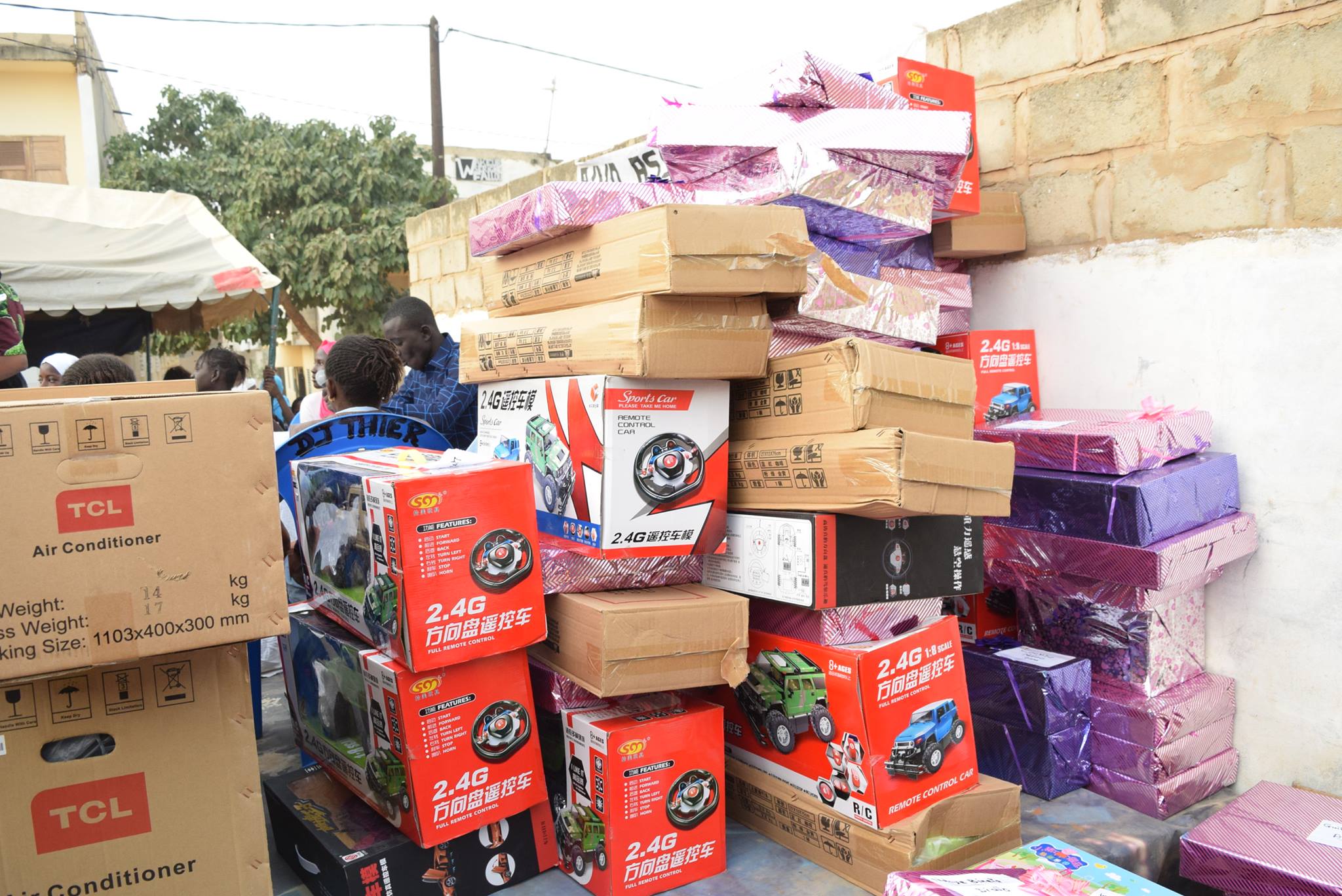 Arbre de Noël : Keur Massar accueille pour la première fois le père Noël.