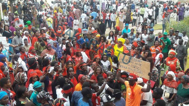 Les sympathisants de Bamba Fall assaillent le tribunal (photos)