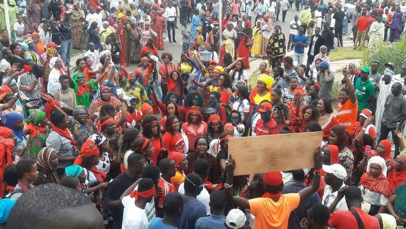 Les sympathisants de Bamba Fall assaillent le tribunal (photos)