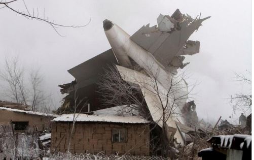 Un avion turc s'écrase sur des maisons au Kirghizstan: au moins 32 morts